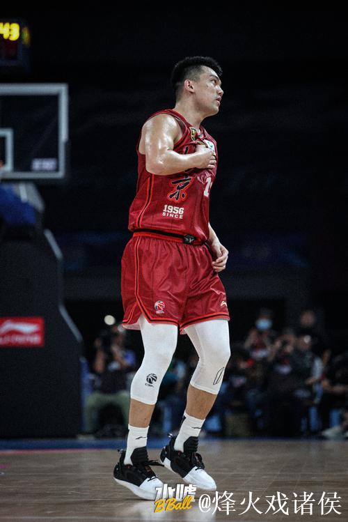 张才仁再度上篮得手,北京末节狂轰20-7&领先优势扩大至31分 张才仁再度上篮得手,北京末节狂轰20-7&领先优势扩大至31分